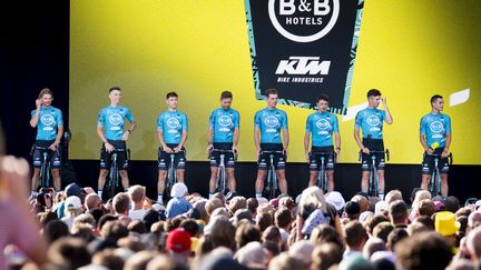 Les coureurs de l'équipe B&B Hotels-KTM lors de la présentation du Tour de France 2022 à Copenhague. (LISELOTTE SABROE / AFP)