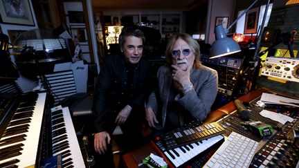 "Je pense à tous ces jours et ces nuits qu'on a passées en studio ensemble, sans sortir, à la recherche du son ultime", se souvient Jean-Michel Jarre (G) qui a composé pour Christophe (3 mai 2016). (OLIVIER LEJEUNE / MAXPPP)