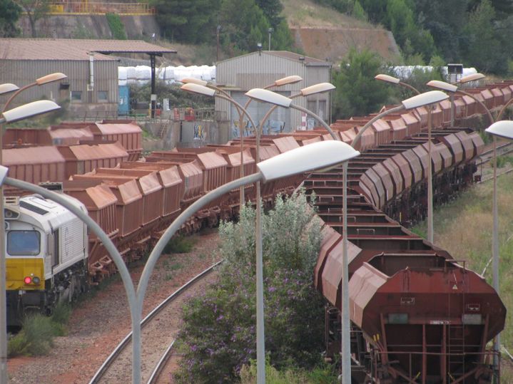 Les voies ferrées sont rouges en gare de Gardanne (Bouches-du-Rhône), le 12 septembre 2018. (DR)