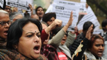 Des manifestants r&eacute;clament des peines plus s&eacute;v&egrave;res contre les personnes condamn&eacute;es pour viol, le 4 f&eacute;vrier 2013 &agrave; New Dehli. (SAJJAD HUSSAIN / AFP)