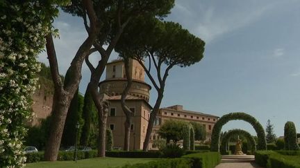 Vatican : immersion dans les jardins secrets du pape