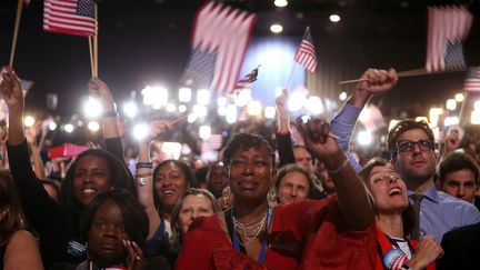 Apr&egrave;s une longue attente, les r&eacute;publicains en liesse au McCormick place (Chicago) acclament leur candidat victorieux. (CHIP SOMODEVILLA / GETTY IMAGES NORTH AMERICA)