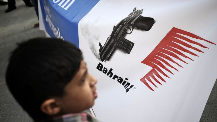 Un enfant participe &agrave; une manifestation demandant l'annulation du Grand Prix, le 17 avril 2012, &agrave; Muharraq (Bahre&iuml;n).&nbsp; (AFP)