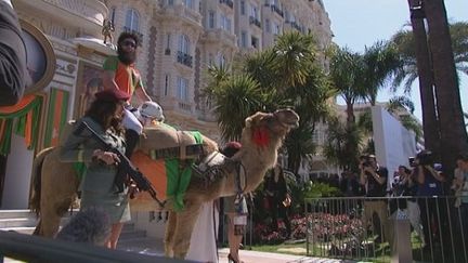 Sacha Baron Cohen et sa star : un dromadaire !
 (Culturebox/France 3 Côte d&#039;Azur)