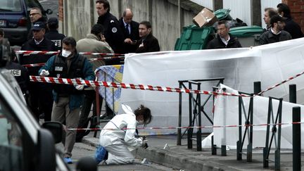 Devant le coll&egrave;ge-lyc&eacute;e juif de Toulouse, o&ugrave; le tueur au scooter a s&eacute;vi pour la derni&egrave;re fois, le 19 mars 2012. ( / X00938)