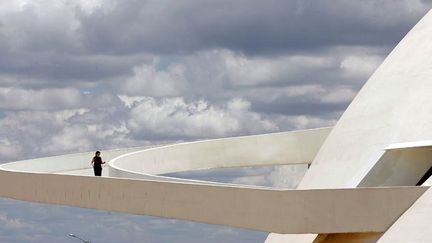 45 ans après l&#039;inauguration de Brasilia, Niemeyer a conçu le Musée national de la capitale et la bibliothèque nationale
 (Evaristo Sa / AFP)