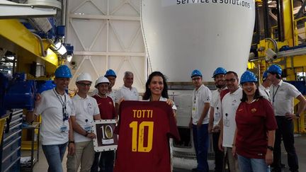 Le dernier maillot de Francesco Totti, ex-joueur de l'AS Roma, a été propulsé dans l'espace, mercredi 2 août 2017, à l'occasion du lancement de deux satellites d'observation de la Terre. (AS ROMA)