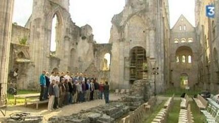 Musicales de Normandie : des basques en choeur dans l&#039;abbaye de Jumièges
 (Culturebox)