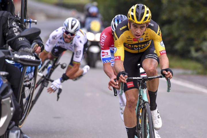 Wout van Aert (Jumbo-Visma) et Mathieu van der Poel (Alpecin-Fenix) lors du Tour des Flandres. (LUC CLAESSEN / BELGA)