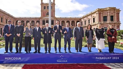 Des représentants des pays du Mercosur (Brésil, Argentine, Uruguay, Paraguay et Bolivie) lors d'un sommet de cette alliance, à Asuncion, la capitale du Paraguay, le 8 juillet 2024. (PARAGUAYAN PRESIDENCY / AFP)