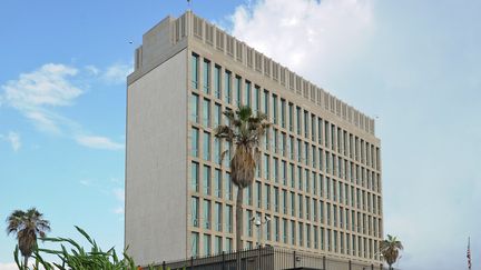 L'ambassade américaine à La Havane, à Cuba, le 17 décembre 2015. (YAMIL LAGE / AFP)