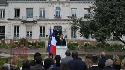 Le Premier ministre Gabriel Attal s'exprime à Viry-Chatillon (Essonne), le 18 avril 2024. (BERTRAND GUAY / AFP)