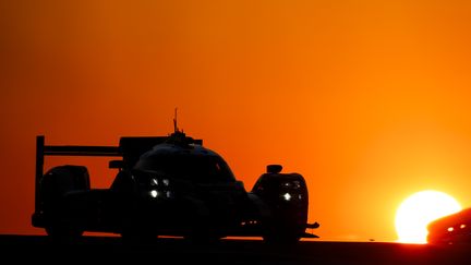 Le soleil se couche sur une nouvelle victoire de Porsche (FLORENT GOODEN / DPPI MEDIA)