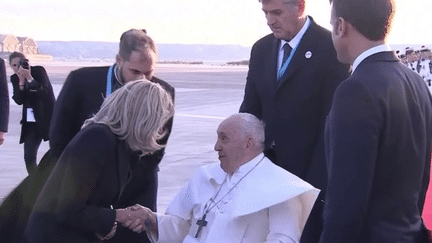 Visite du Pape à Marseille : le souverain pontife revient sur la question de la fin de vie lors d’une conférence de presse (franceinfo)