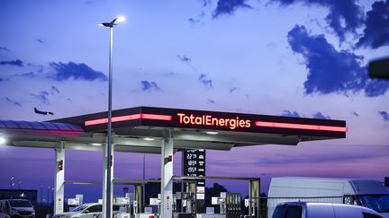 Une station-service TotalEnergies en Allemagne, juillet 2022. Illustration (JAN WOITAS / DPA)