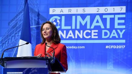 Ségolène Royal donne un discours au "Climate finance day", le 11 décembre 2017 à Paris. (ERIC PIERMONT / AFP)