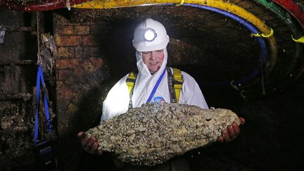 Un morceau prélevé d'un "fatberg" découvert dans les égouts de Londres fin 2014...
 (Adrian Dennis / AFP)