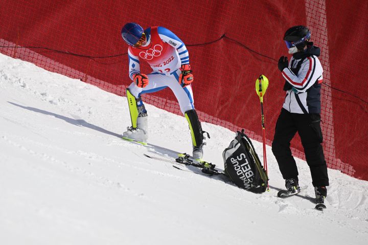 Alexis Pinturault a été contraint à l'abandon sur le slalom du combiné alpin, jeudi 10 février, à l'occasion des Jeux olympiques de Pékin. (FABRICE COFFRINI / AFP)