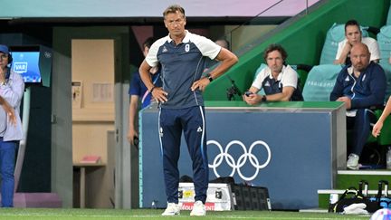 Hervé Renard lors de la rencontre entre l'équipe de France et le Canada, le 28 juillet 2024 au stade Geoffroy-Guichard de Saint-Etienne lors des Jeux olympiques de Paris. (Frédéric CHAMBERT - PANORAMIC / AFP)