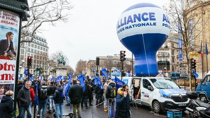 Des policiers manifestent contre la réforme des retraites, le 11 décembre 2019 à Paris devant le Conseil économique et social. (MATHIEU MENARD / HANS LUCAS / AFP)