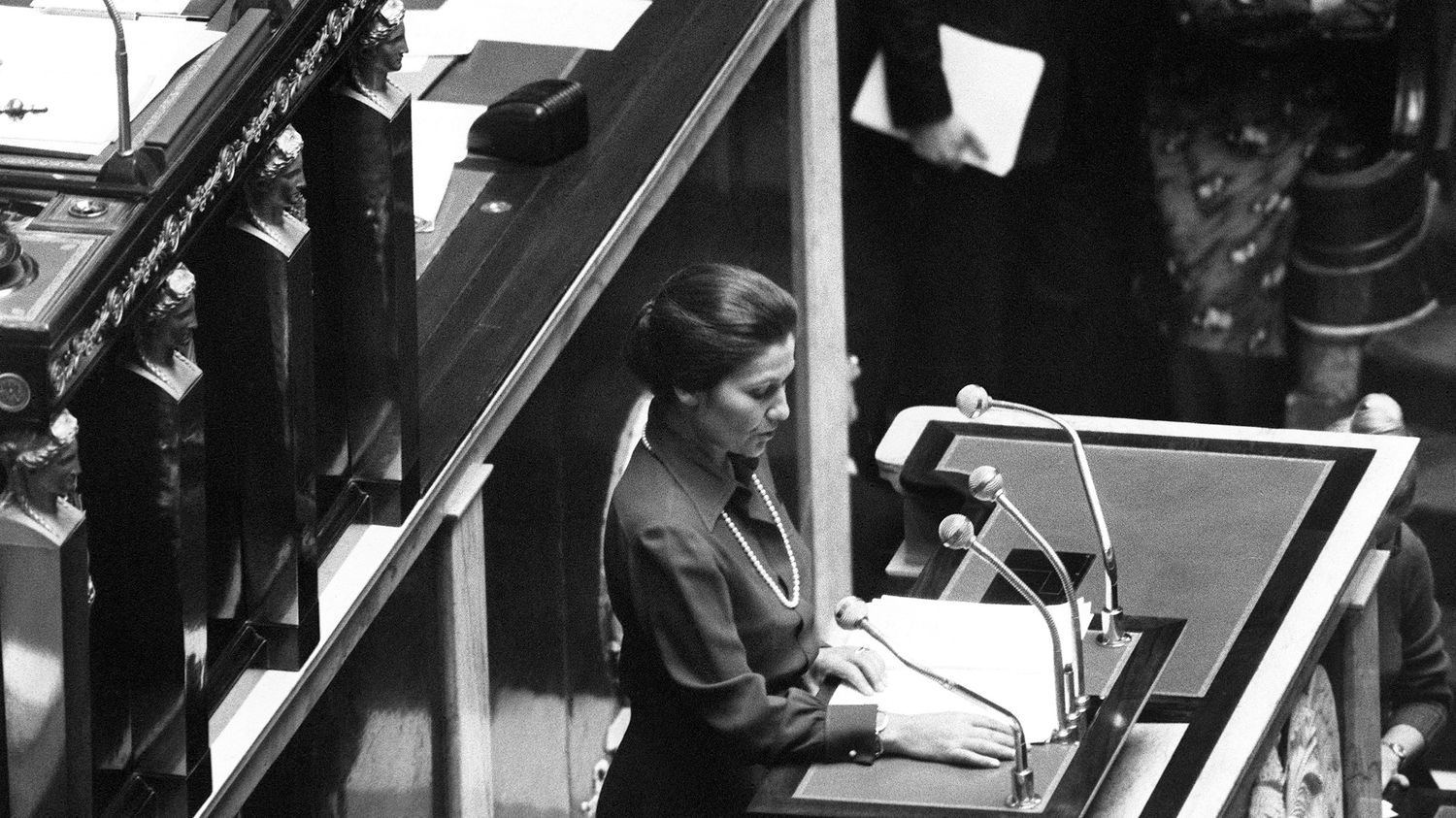 Recit Ces Exces M Ont Servie Novembre 1974 L Intense Bataille De Simone Veil Pour La Depenalisation De L Avortement