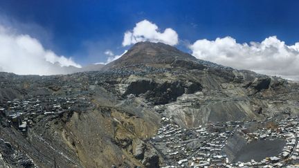 Vue aérienne de La Rinconada au Pérou. (AXEL PITTET / INSERM )