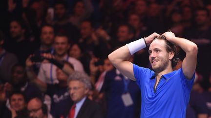 Le joueur français Lucas Pouille après sa victoire en Coupe Davis, le 26 novembre 2017 à Lille. (PHILIPPE HUGUEN / AFP)