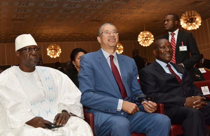Le Premier ministre du Bénin Lionel Zinsou avec ses homologues du Mali (à gauche) et de Côte d'Ivoire (à droite) à Abidjan, le 30 juin 2015. (Photo AFP/Sia Kambou)