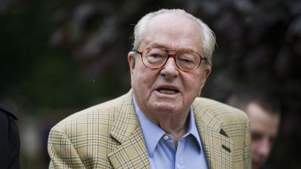 Le pr&eacute;sident d'honneur du Front national, le 25 mai 2014 &agrave; Saint-Cloud (Hauts-de-Seine). (FRED DUFOUR / AFP)