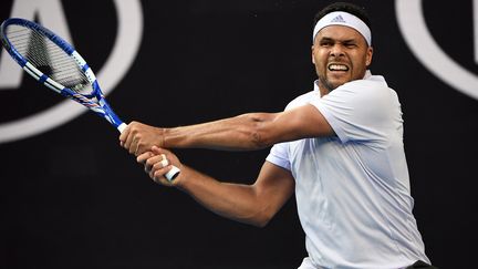 Le Français Jo-Wilfried Tsonga lors&nbsp; de la deuxième journée de l'Open d'Australie de tennis à Melbourne, le 21 janvier 2020. (MANAN VATSYAYANA / AFP)