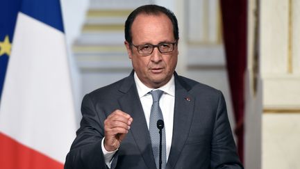 Le pr&eacute;sident de la R&eacute;publique, Fran&ccedil;ois Hollande, s'exprime &agrave; l'Elys&eacute;e, le 3 septembre 2015. (ALAIN JOCARD / AFP)