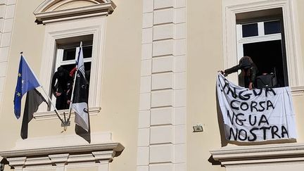 Des militants nationalistes ont envahi le tribunal administratif de Bastia (Corse), le 15 mars 2023. (FRANCE 3 CORSE VIASTELLA)