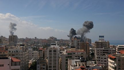 Smoke rises from residential buildings after Israeli airstrikes in Gaza City, October 7, 2023. (MOHAMMED ABED / AFP)