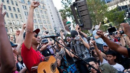 Tom Morello célèbre un an de Occupy Wall Street le 16 septembre à New York.
 (Andrew Burton / Getty Images North America / AFP)