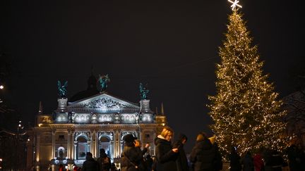 A view of decorations installed for St. Nicholas Day in kyiv (Ukraine), raising the National Opera House, December 5, 2023. (ANASTASIIA SMOLIENKO / NURPHOTO / AFP)