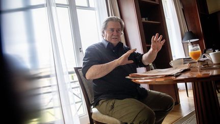 Steve Bannon, l'ex-stratège de Donald Trump, dans un hôtel de Berlin (Allemagne), le 15 mai 2009. (KAY NIETFELD / DPA / AFP)