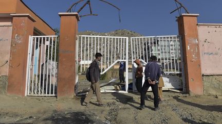 Une école de Kaboul (Afghanistan), où 50 personnes sont mortes dans un attentat, le 9 mai 2021. (WAKIL KOHSAR / AFP)