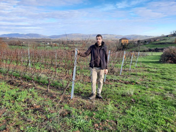 Mathieu Subrin winegrower in Beaujolais, in Sarcey and buyer of Racine compost.  (MATHILDE IMBERTY / RADIOFRANCE)