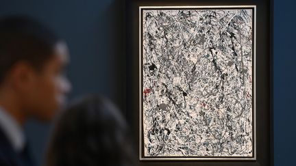 La toile "Number 19, 1948" de Jackson Pollock (1912-1956) présentée avant la vente à New York, début mai
 (EMMANUEL DUNAND/ AFP)