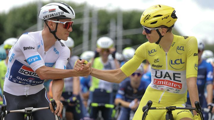 Remco Evenepoel et Tadej Pogacar au départ de la 6e étape, le 4 juillet 2024. (THOMAS SAMSON / AFP)