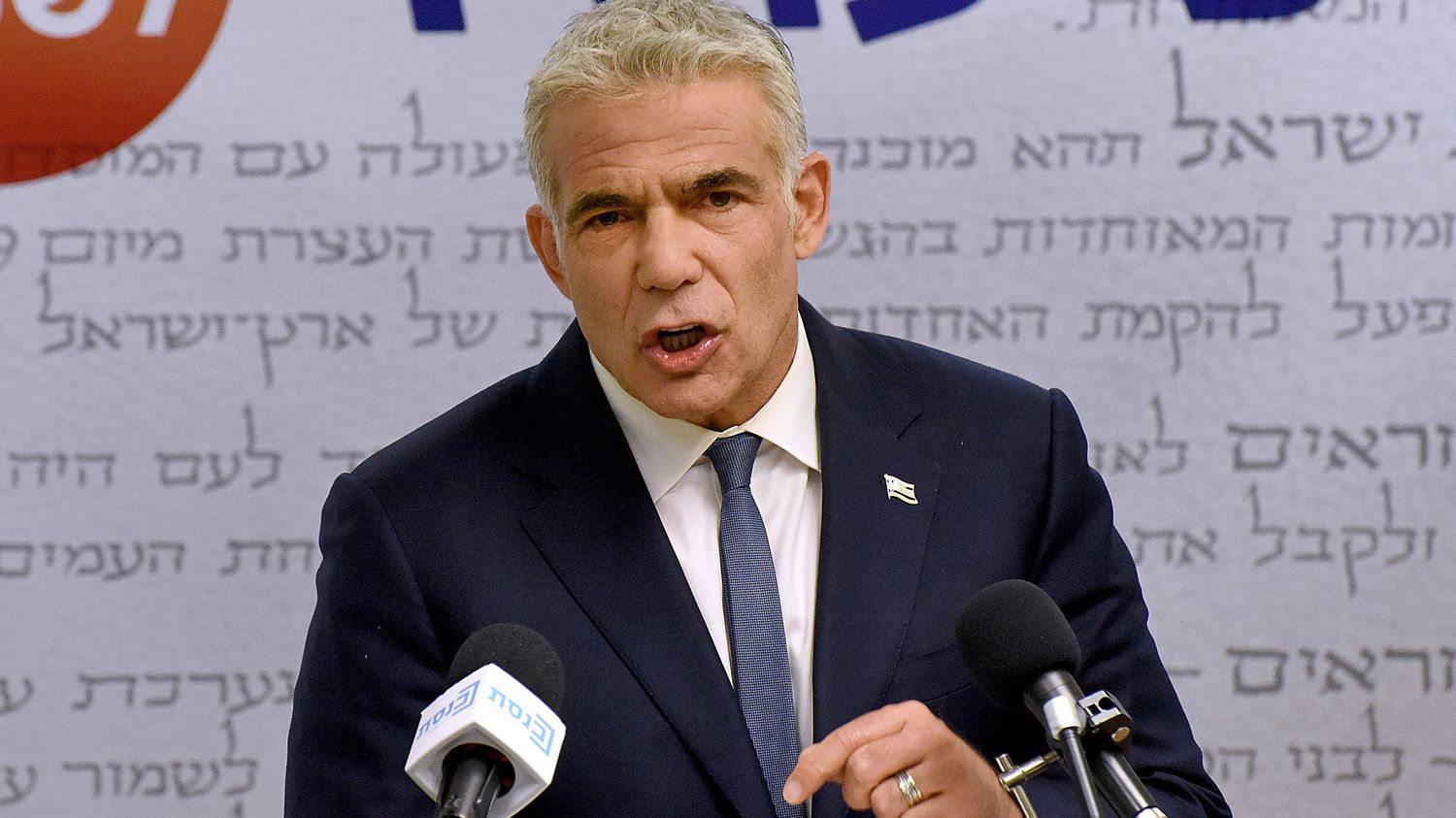 Yair Lapid zegt dat hij stemmen heeft gecombineerd om een ​​regering van nationale eenheid te vormen