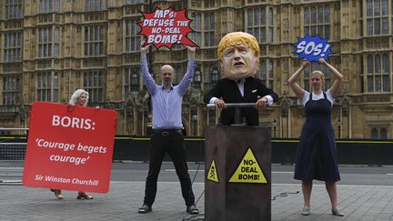 Des manfestants devant le Parlement britannique, mardi 3 septembre 2019.&nbsp; (DANIEL LEAL-OLIVAS / AFP)