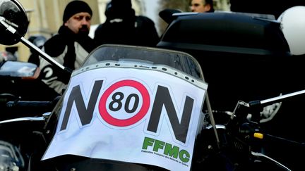 Des motards manifestent contre la limitation à 80 km/h sur les routes secondaires, le 24 février 2018, à Lyon, à l'appel de la Fédération française des motards en colère. (MAXPPP)