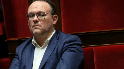 Le député Damien Abad assiste à une séance de questions au gouvernement à l'Assemblée nationale, le 13 décembre 2023, à Paris. (ALAIN JOCARD / AFP)