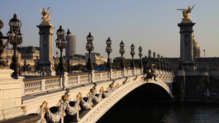 &nbsp; (Le pont Alexandre III. Au pied, les quais rive gauche, promenade piétonne au bord de l'eau © DR)