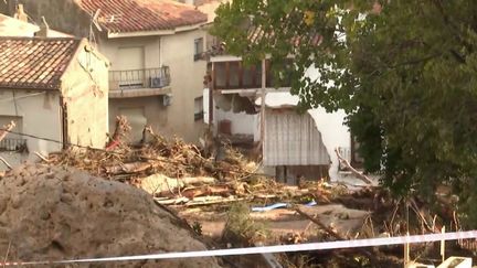 Après les inondations meurtrières en Espagne, la question de l'anticipation de ces événements se pose. Les experts préconisent qu'il faut s'adapter au réchauffement climatique. (France 2)