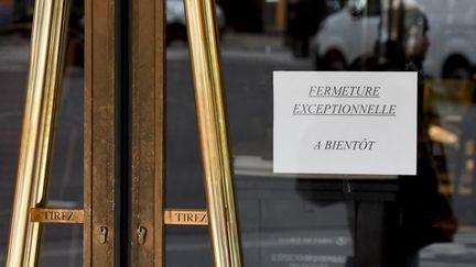 Un restaurant fermé, le 20 mars 2020, à cause du confinement imposé par la crise sanitaire du coronavirus Covid-19. (ERIC PIERMONT / AFP)