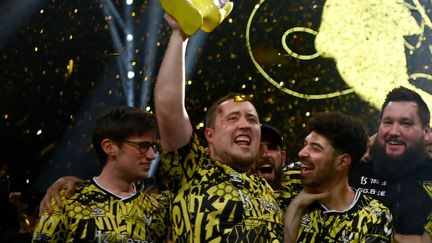 ZywOo remporte le Major de Counter Strike avec son club Vitality à l'Accor Hotel Arena de Bercy à Paris, en mai 2023. (CHRISTOPHE ARCHAMBAULT / AFP)