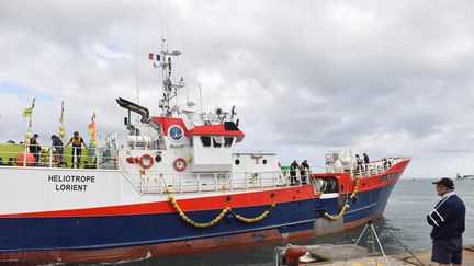 Un bâteau de pêche au port de Lorient (Morbihan). (LOIC VENANCE / AFP)