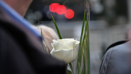 Un hommage populaire est rendu en France au chanteur Johnny Hallyday et à l'écrivain Jean d'Ormesson. (JULIEN MATTIA / NURPHOTO)